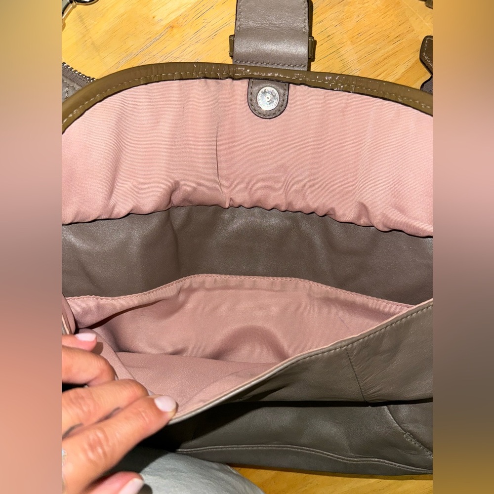 Coach Vintage Taupe Shoulder Bag With Patent Accents - Picture 4 of 10